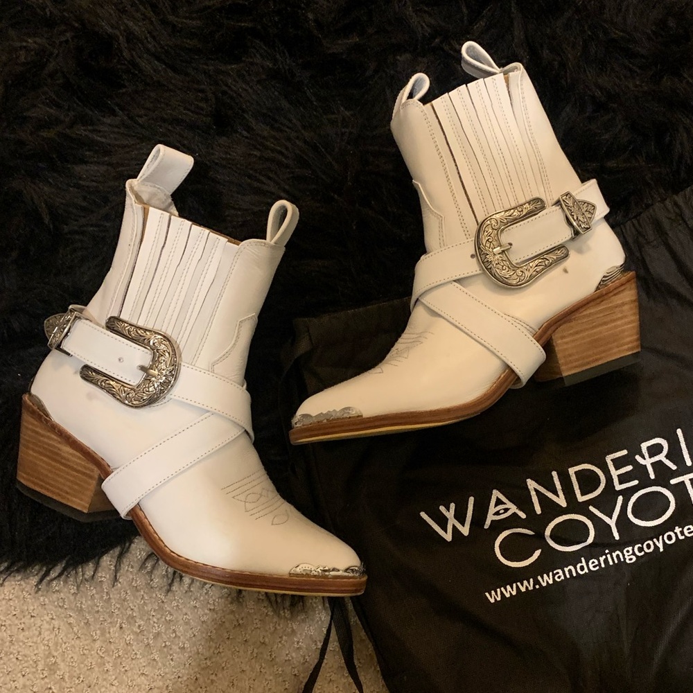 Wandering Coyote White Magic Cowboy Boots